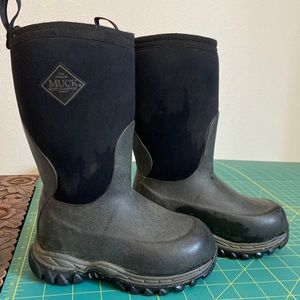 Little kids insulated winter Muck brand boots